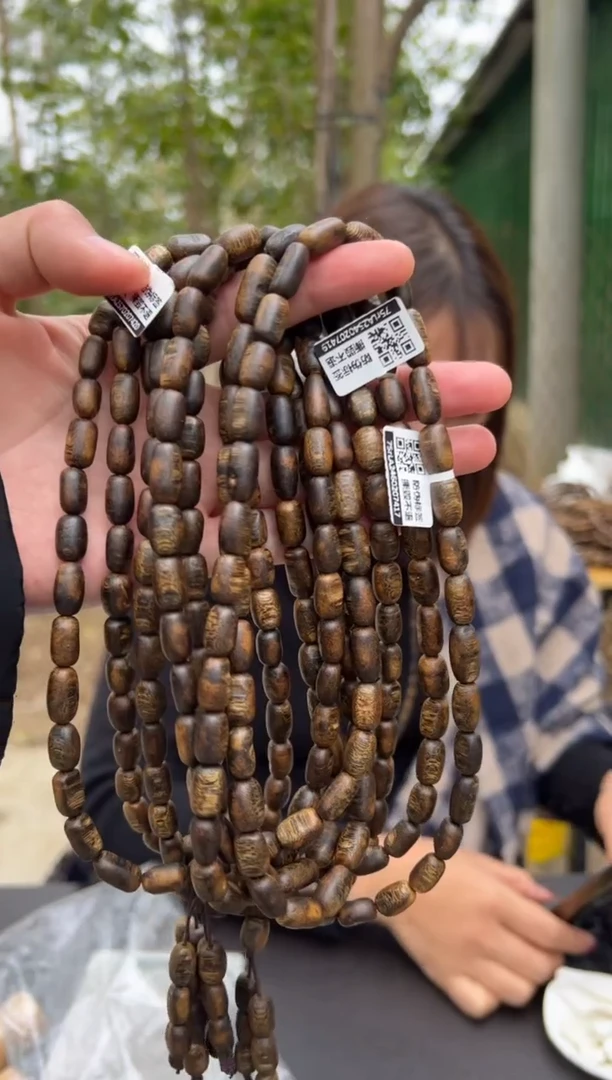 【闪购商品】沉香手串24克蓝宝石手串多样性发货1条