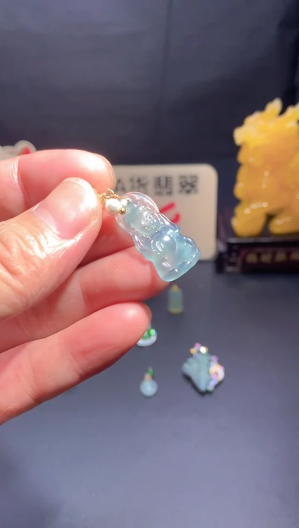 翡翠未镶嵌吊坠(不含链)          