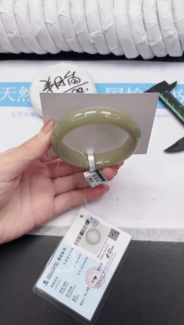 未镶嵌手镯石英质玉117-56.8DK