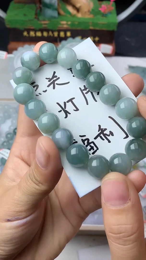 翡翠未镶嵌颈饰珠子