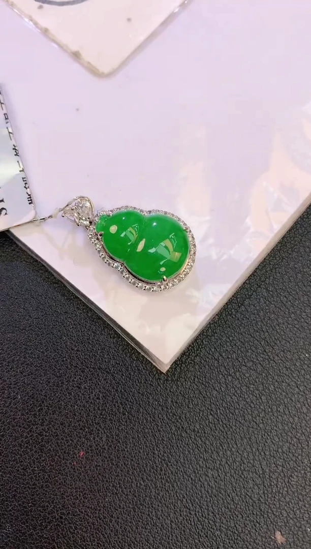 翡翠18K金镶嵌颈饰赠礼盒证书 麦麦