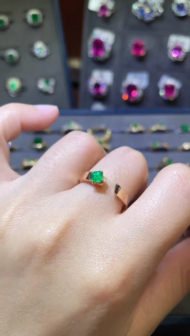 【闪购商品】祖母绿戒指18K金镶嵌vvg