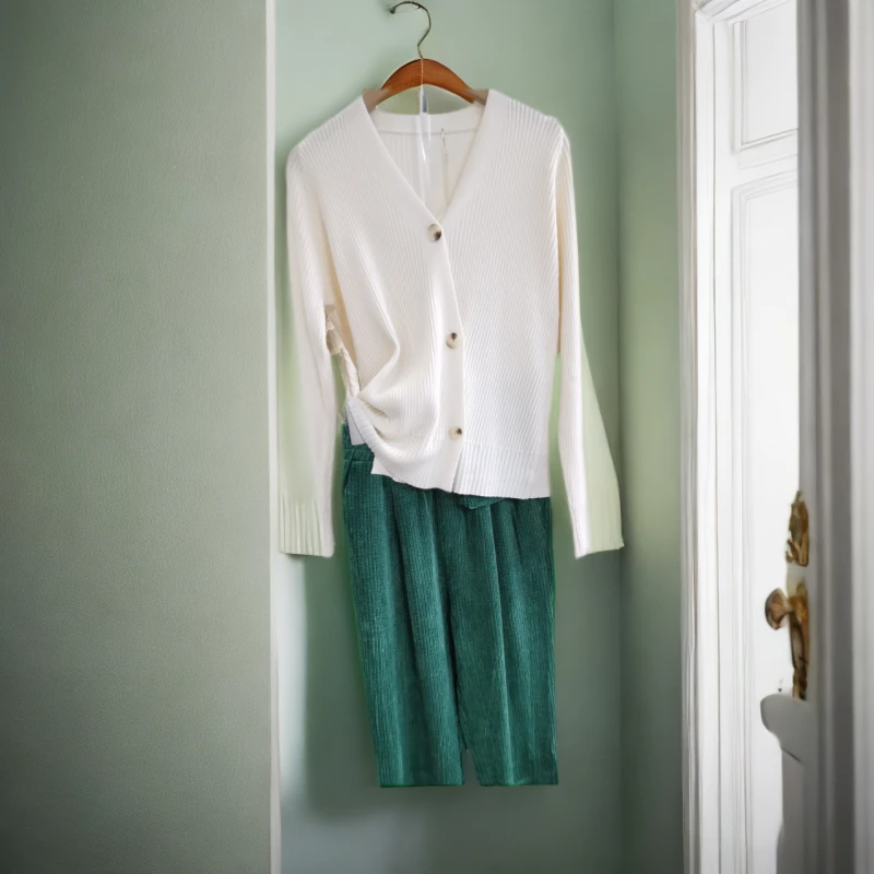 女纯色卡通动漫针织V领毛针织衫时尚气质休闲百搭