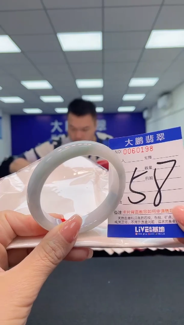 【闪购商品】翡翠手镯未镶嵌AAAAAAAAAA