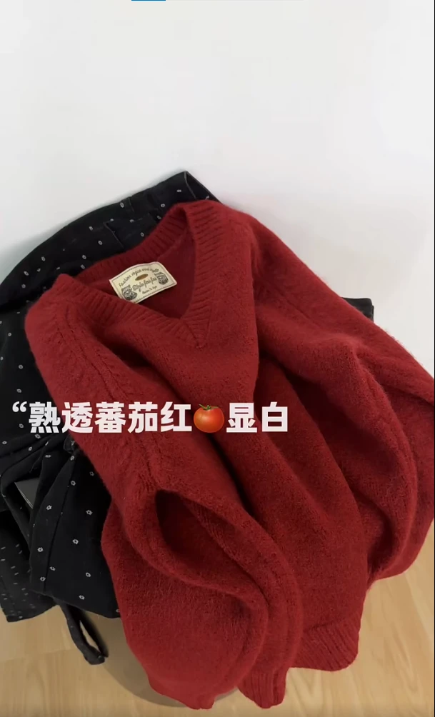 显白暗红色V领毛衣女秋冬外穿显瘦宽松软糯本命年内搭针织衫上衣