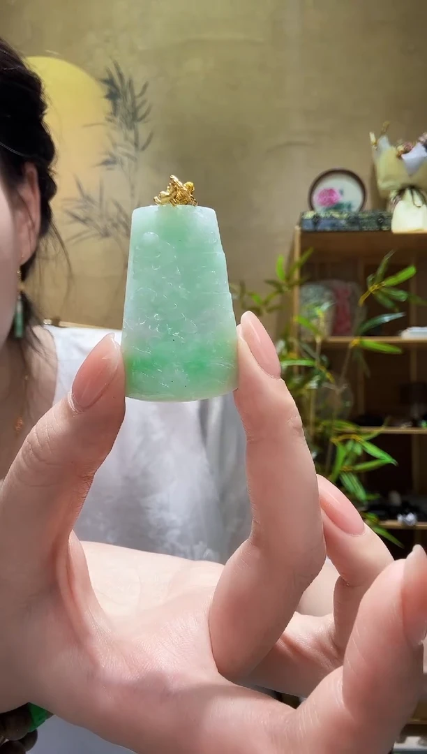 颈饰未镶嵌翡翠吊坠