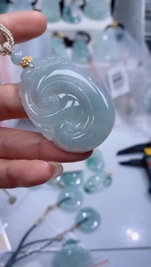 颈饰未镶嵌翡翠吊坠