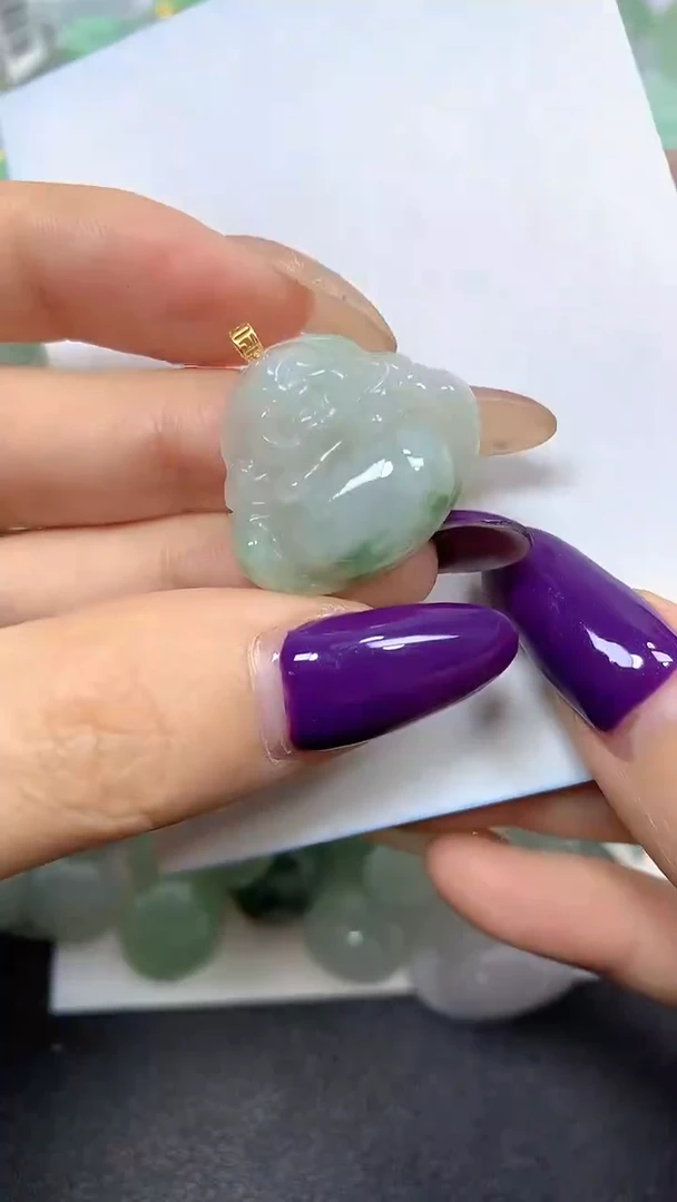 颈饰18K金镶嵌翡翠