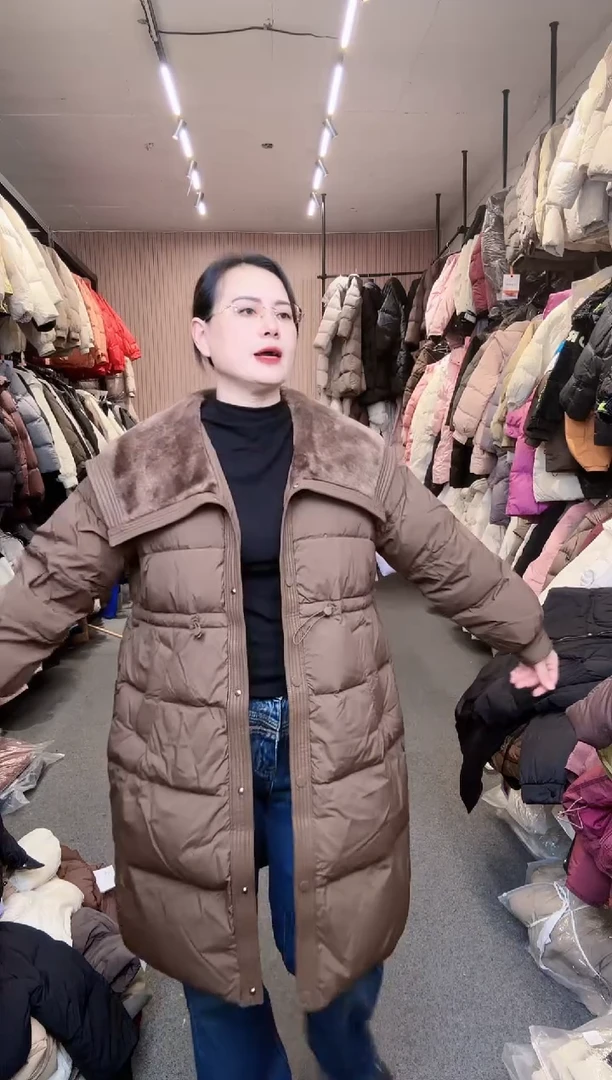 艾雨羽绒服一秒闪购   高充绒