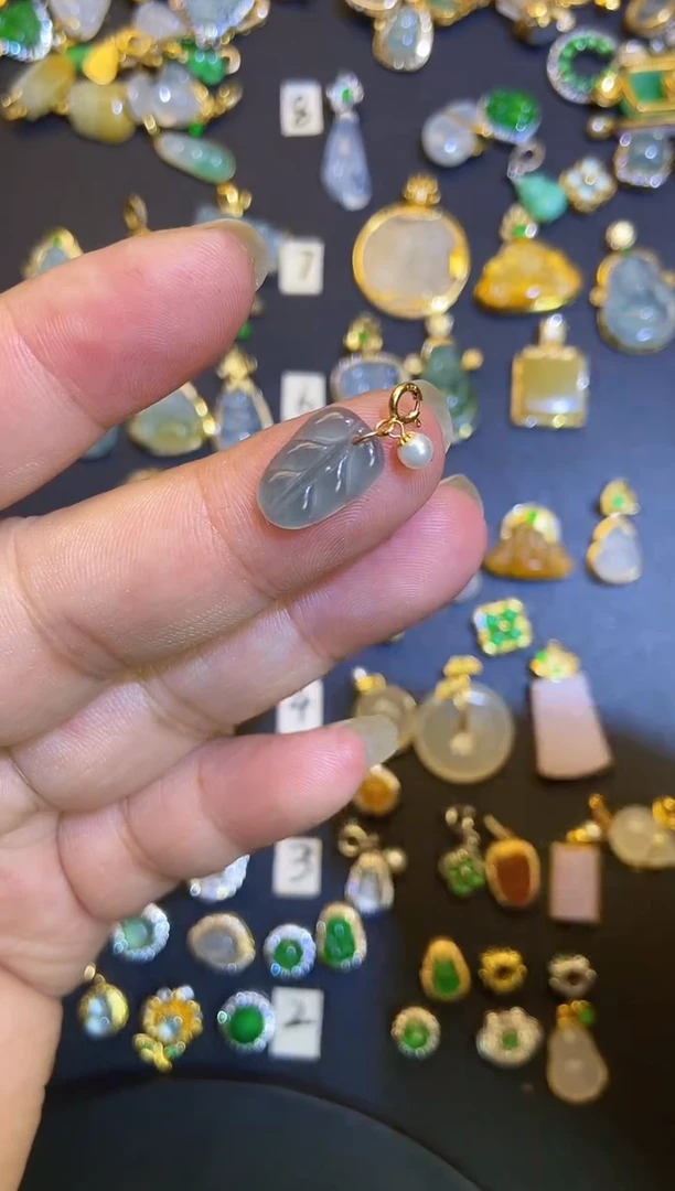 吊坠(不含链)18K金镶嵌翡翠1