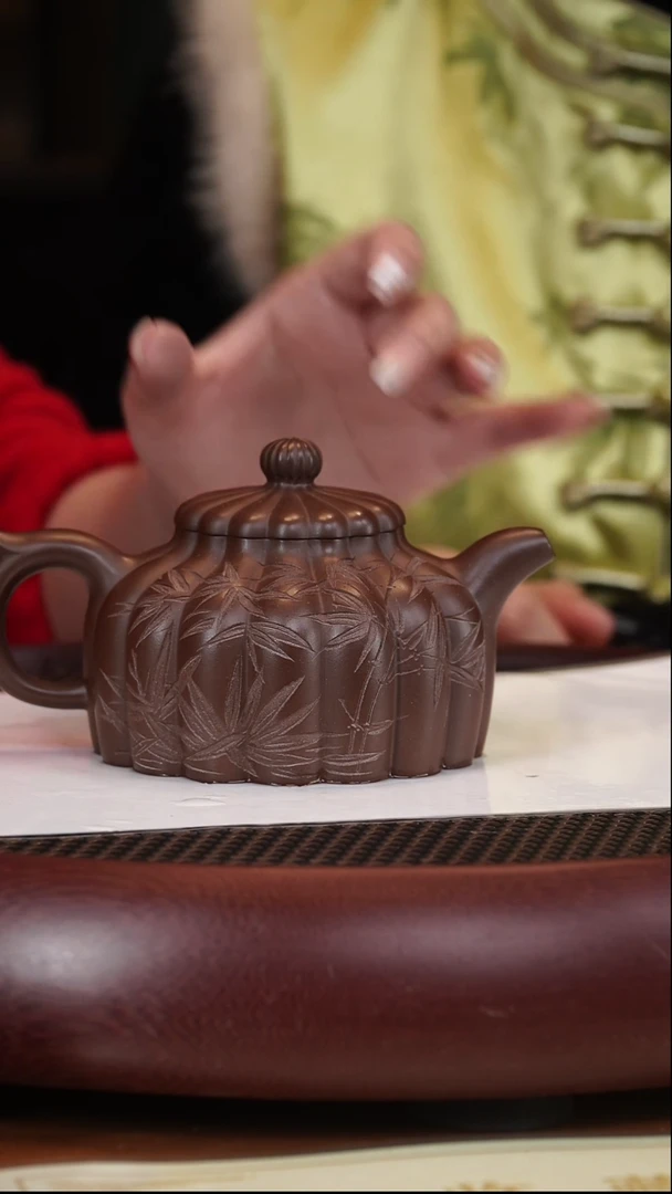 【闪购商品】紫砂茶壶1-118顾洪军1948景舟紫泥筋纹半菊