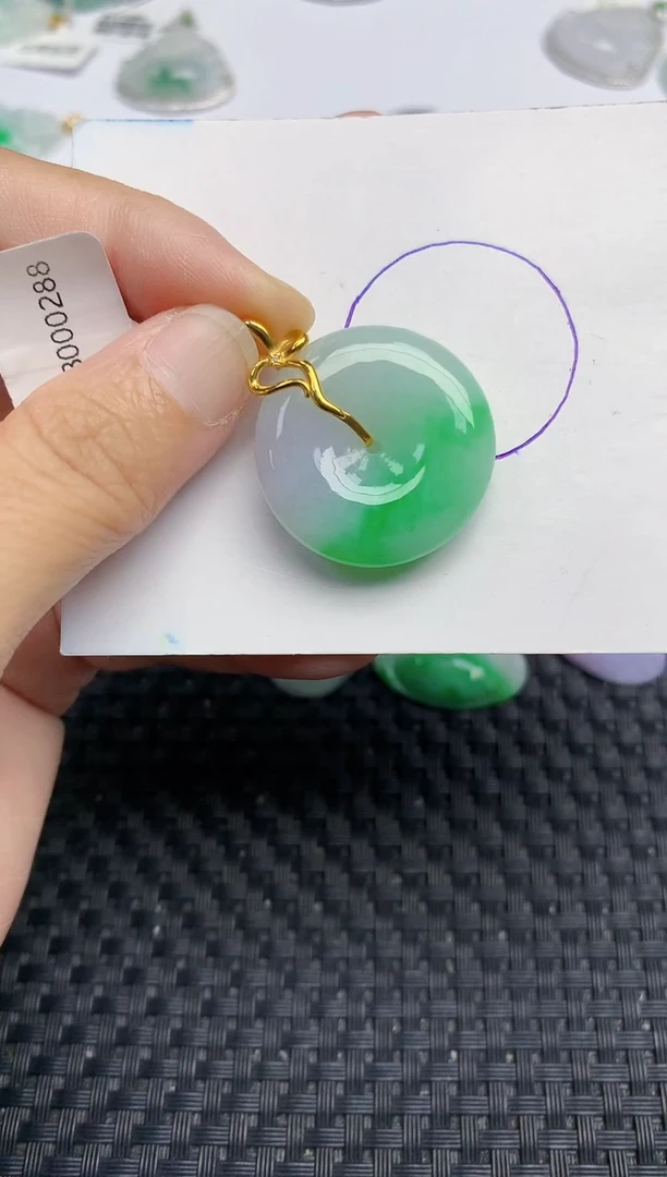 颈饰18K金镶嵌翡翠天然缅甸A货翡翠百元以上9元证书费自理