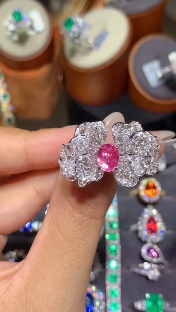 彩色蓝宝石戒指18K金镶嵌1.6CT