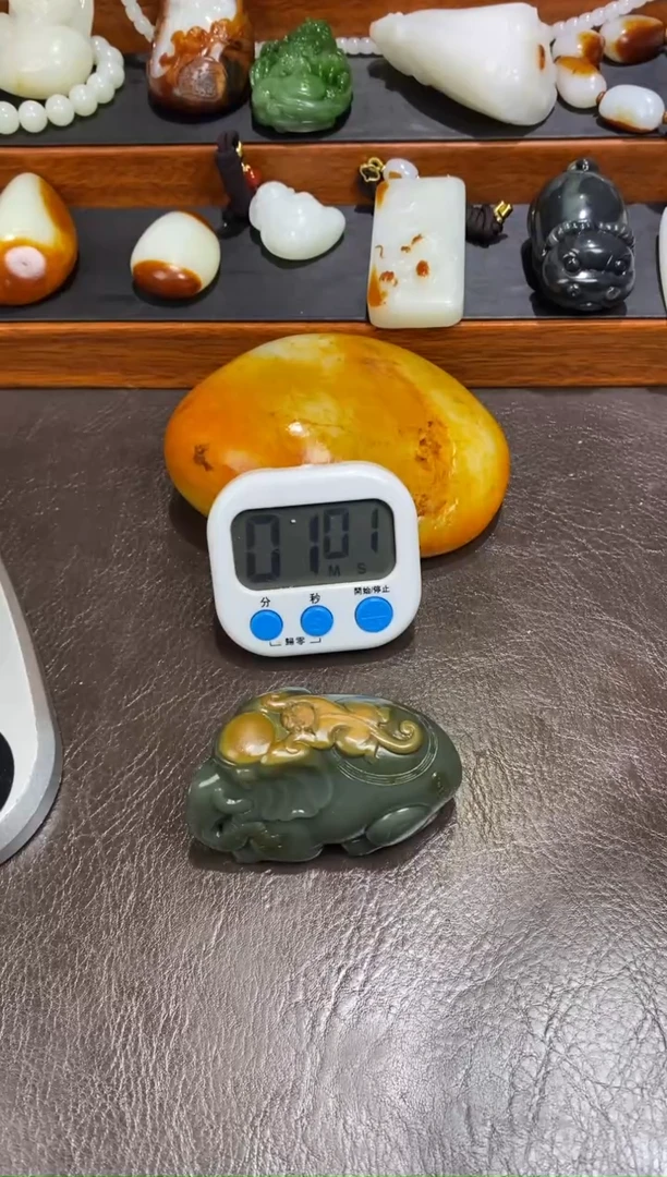 未镶嵌和田玉摆件云****.和田玉