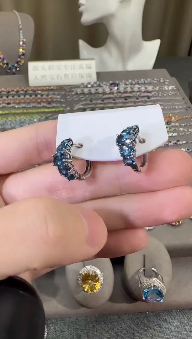 银S925镶嵌托帕石耳饰6mm伦敦蓝耳扣设计款