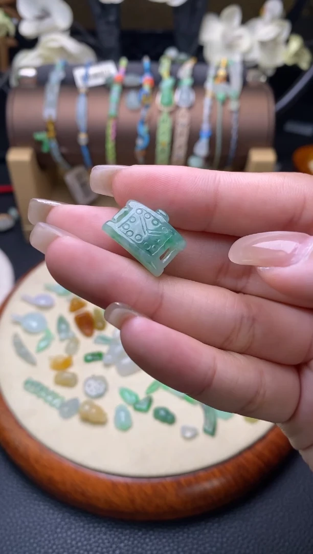 颈饰未镶嵌翡翠净货15580