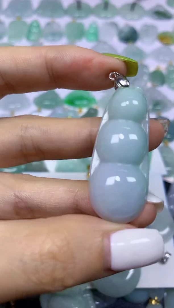 翡翠未镶嵌颈饰挂件