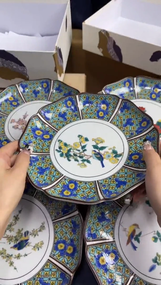 【闪购商品】瓷片隆莲瓷器欢迎大家