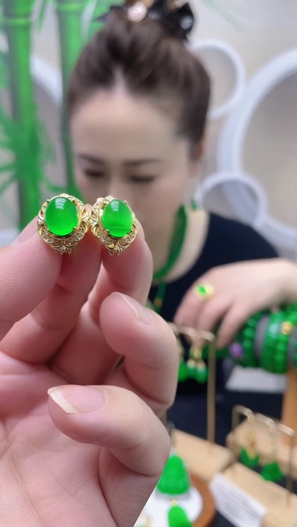 14K金镶嵌翡翠耳饰A110