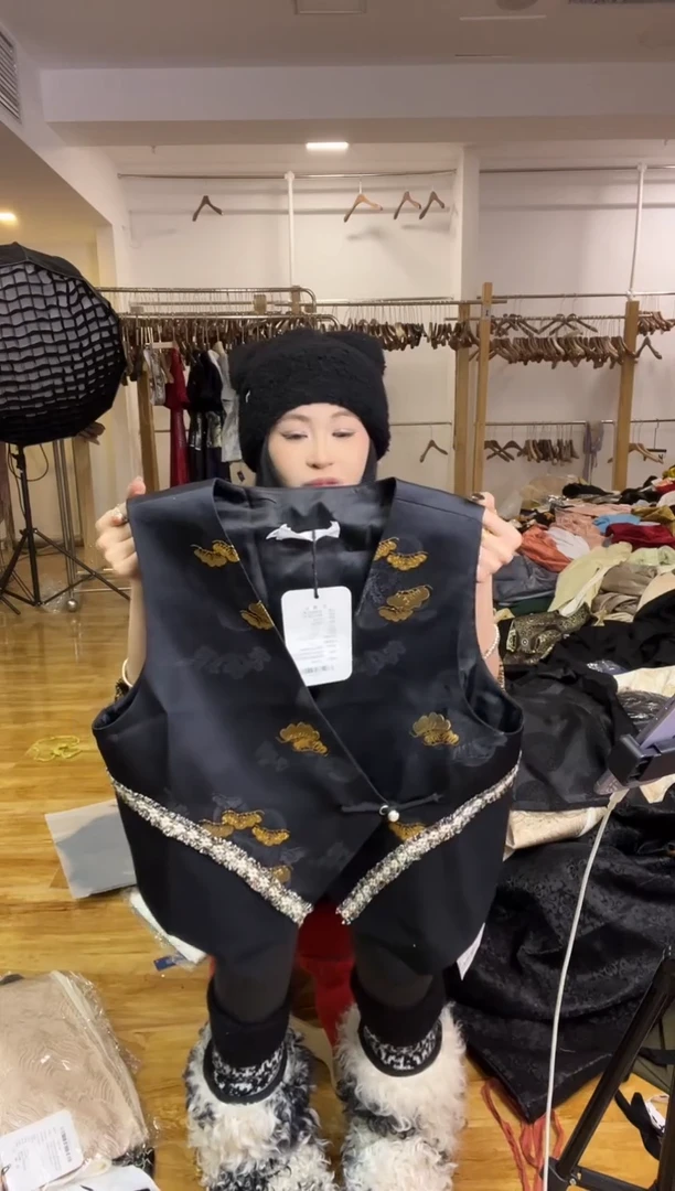 M码       90-105斤  马甲