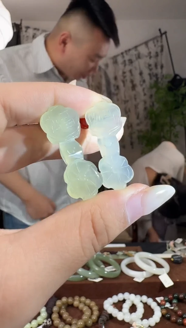 岫玉未镶嵌颈饰如意 发其一