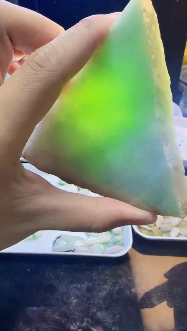 翡翠未镶嵌颈饰055天然A货翡翠