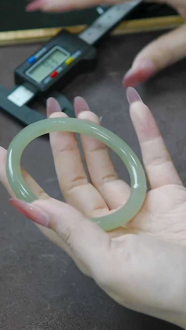 未镶嵌手镯和田玉59圈口  冰晴水手镯