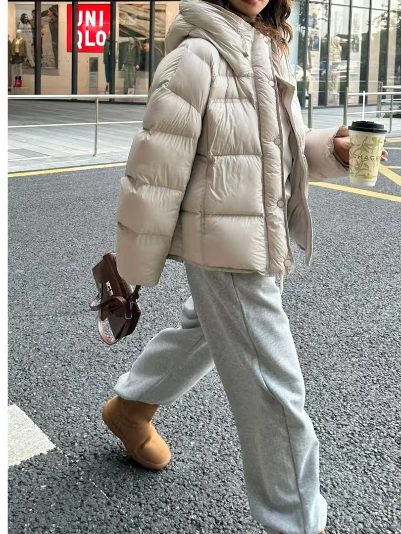 思思专属 15D新款90白鸭绒泡芙女短款连帽时尚宽松羽绒服