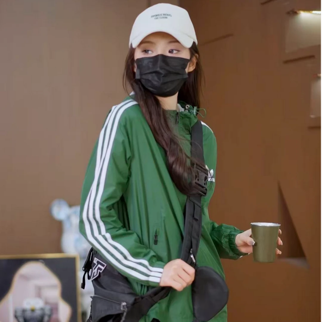 （ 运费险+断码+现货）刺绣情侣款连帽外套春秋户外登山防水防风衣