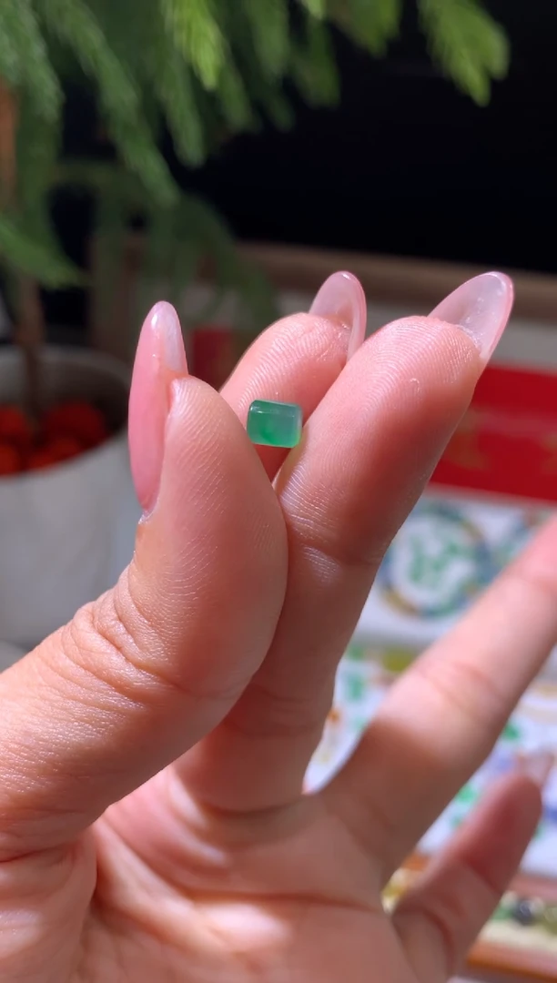 未镶嵌定制翡翠5*4.5卡桶珠