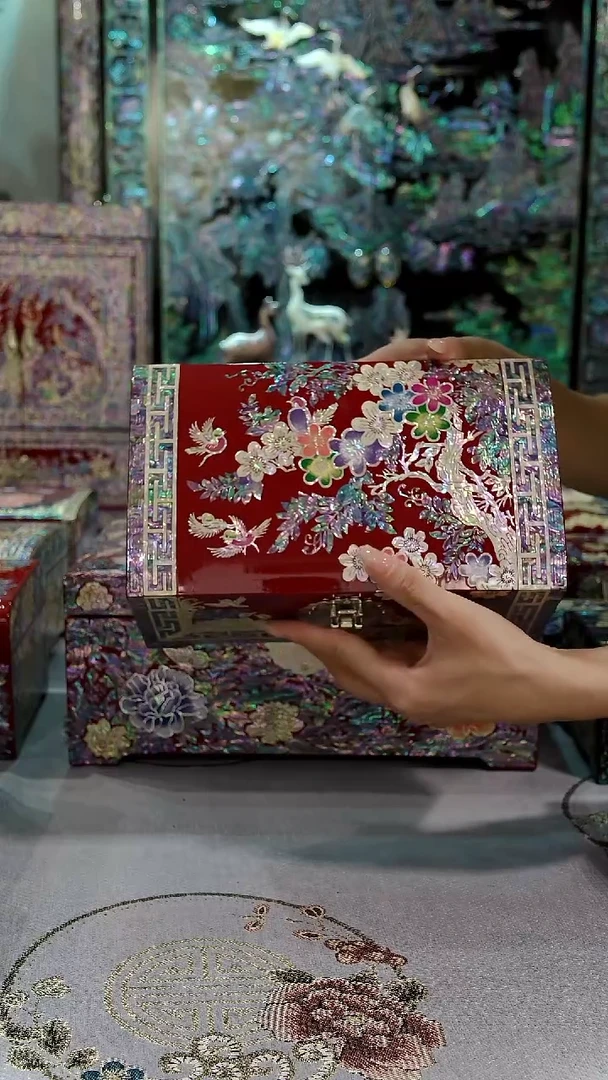 鱼锁满贝底·弘贝雅螺钿漆器文化馆