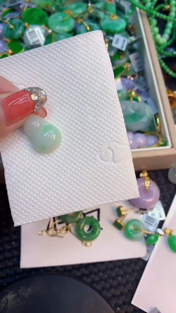 颈饰未镶嵌翡翠1