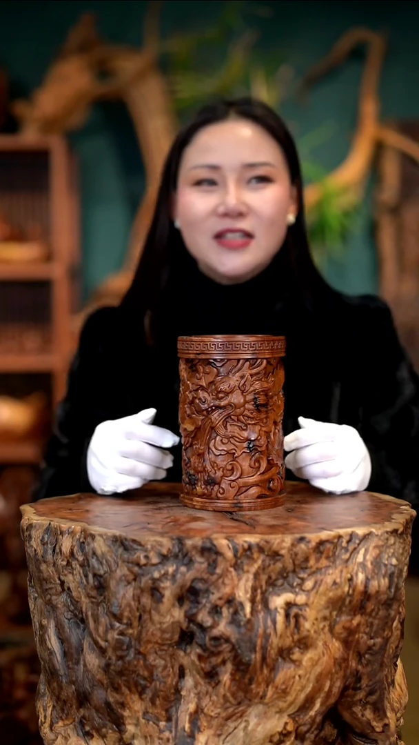 木雷击枣木龙纹笔筒