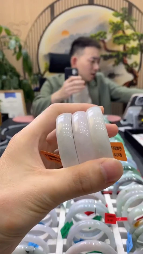 【闪购商品】翡翠手镯未镶嵌000006626/多样性发货仅发其一