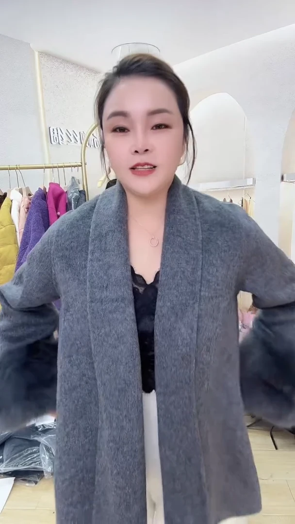 4号灰色羊绒大衣1件