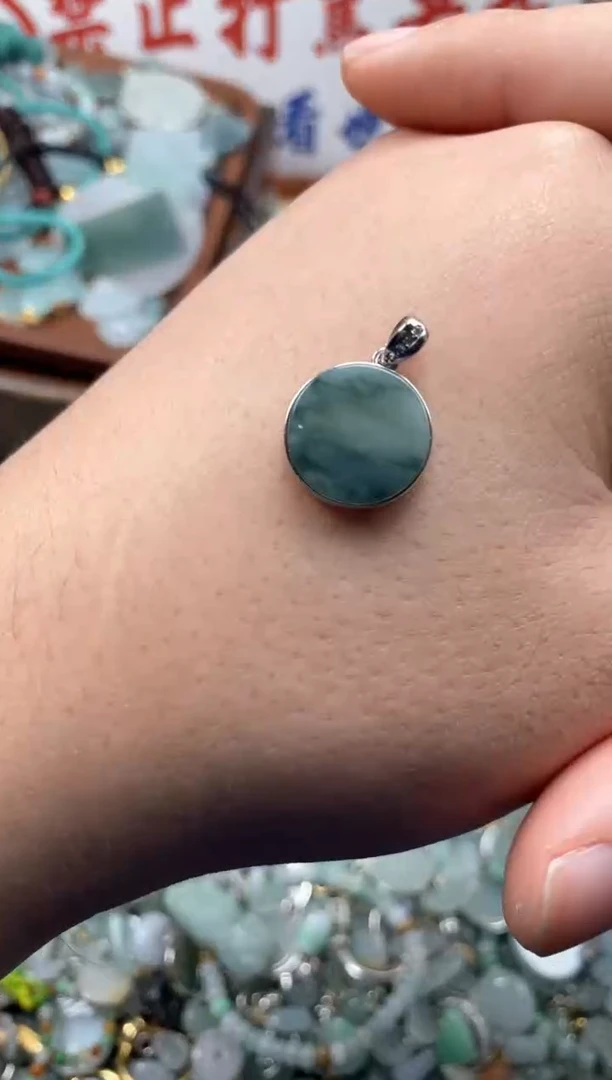 【闪购商品】翡翠颈饰未镶嵌哥哥