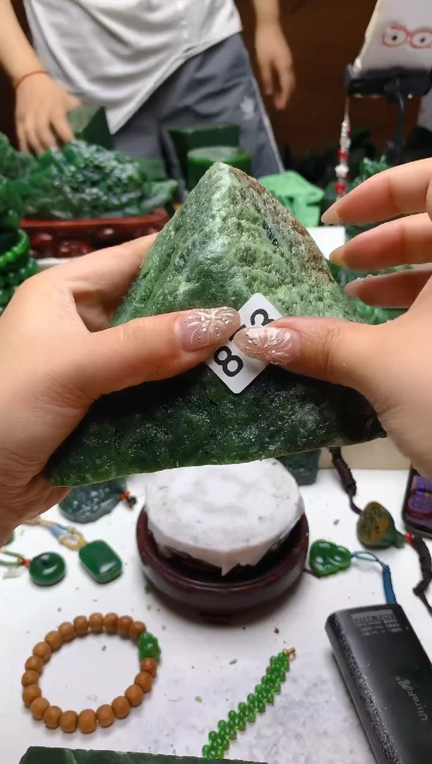 未镶嵌和田玉（碧玉）珠宝半成品1