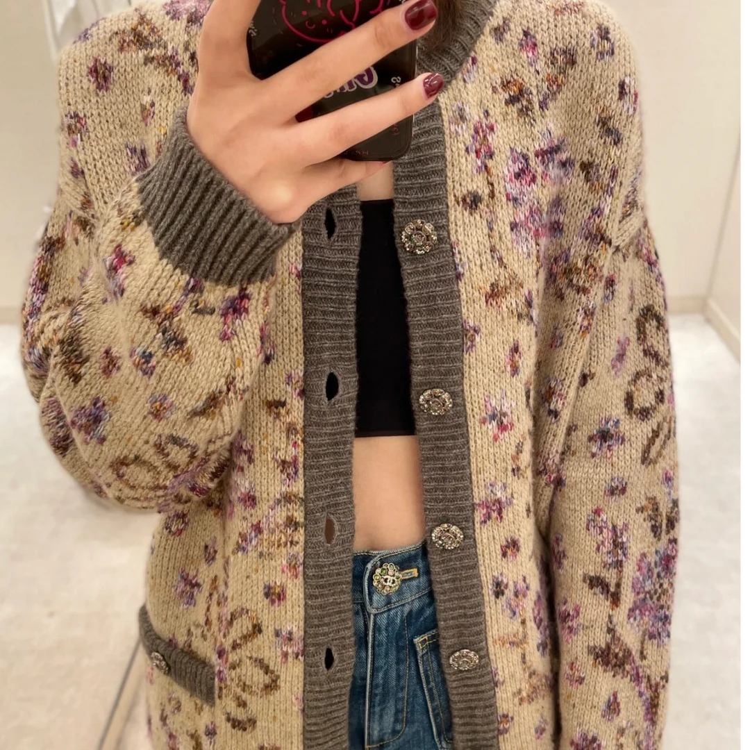 99新 Chanel/香奈儿 卡其色花朵钻扣针织外套/F36/编号167