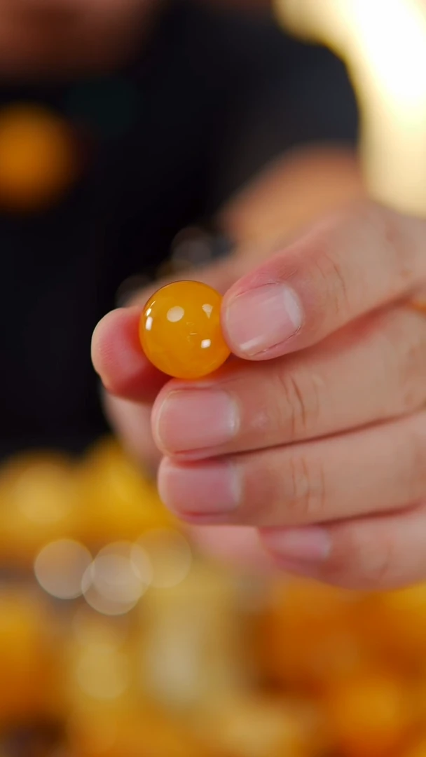 裸石琥珀未镶嵌3.43焦皮料圆珠18.2mm