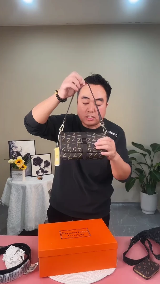 PVC时尚精品女士包包