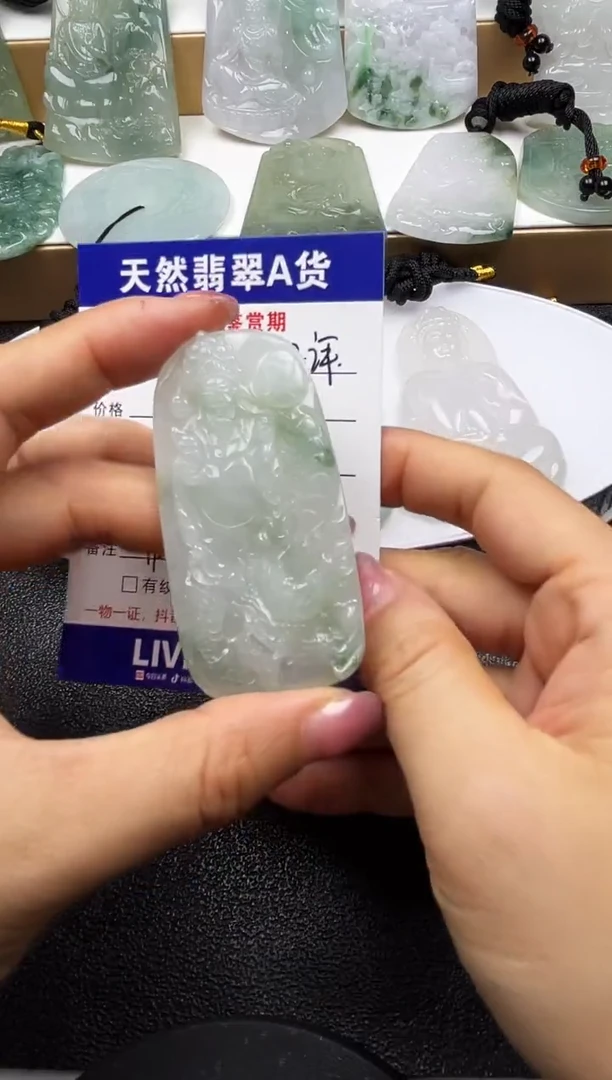 颈饰未镶嵌翡翠