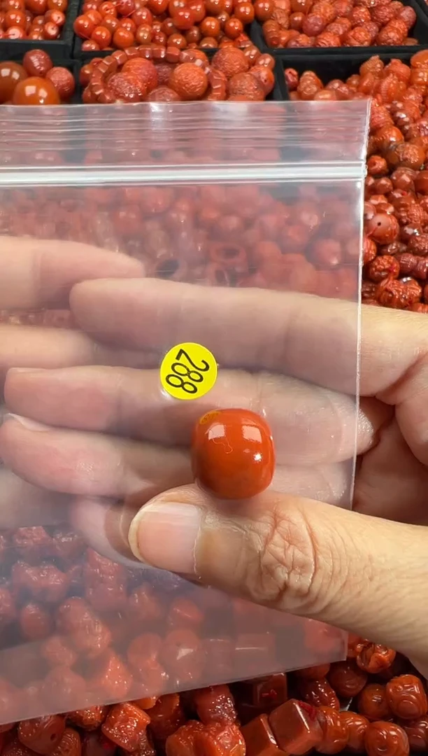 南红玛瑙未镶嵌颈饰1