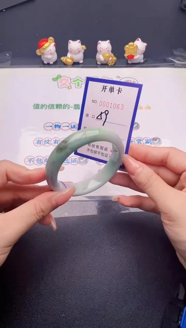 翡翠手镯未镶嵌翡翠手镯未镶嵌