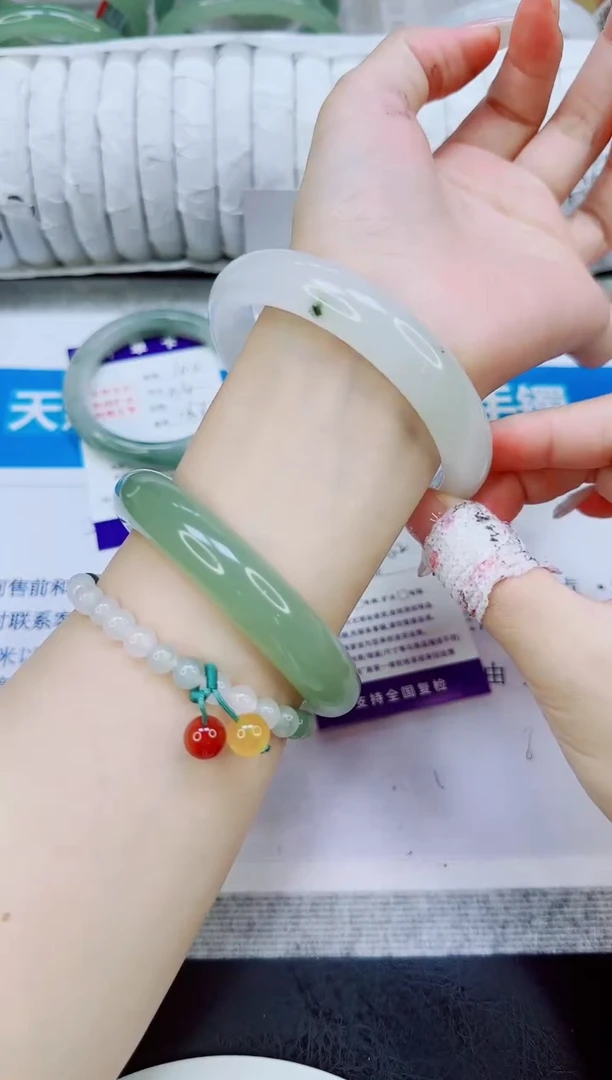 未镶嵌手镯石英质玉101/62