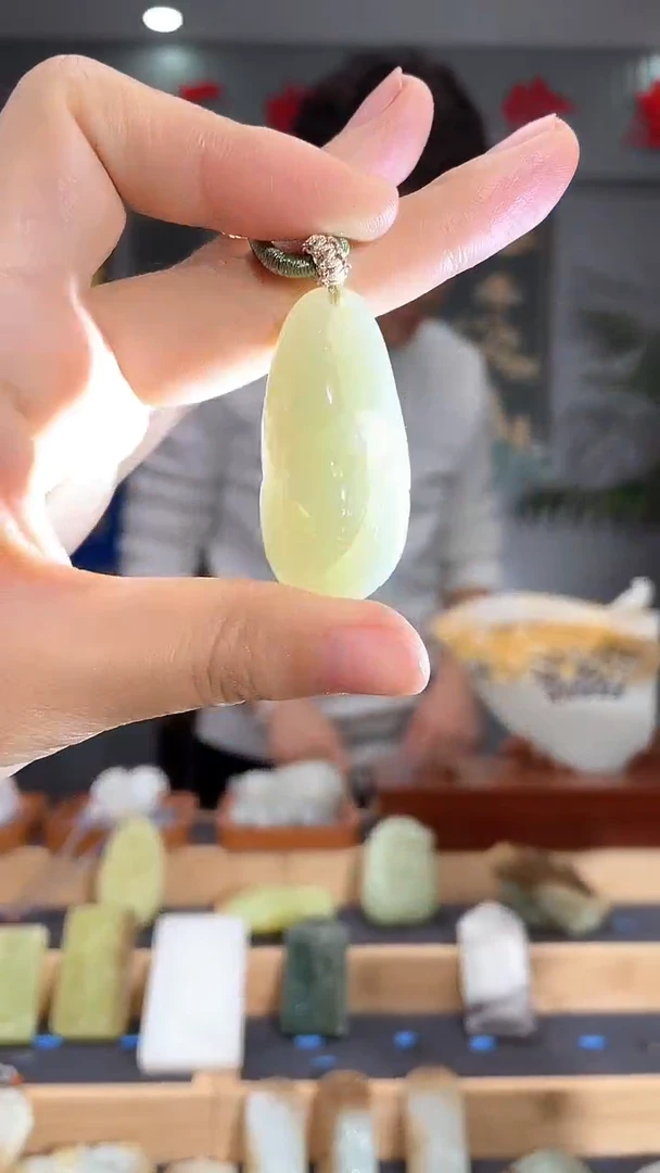 【闪购商品】查罗石颈饰未镶嵌拍一发一 多样性发货