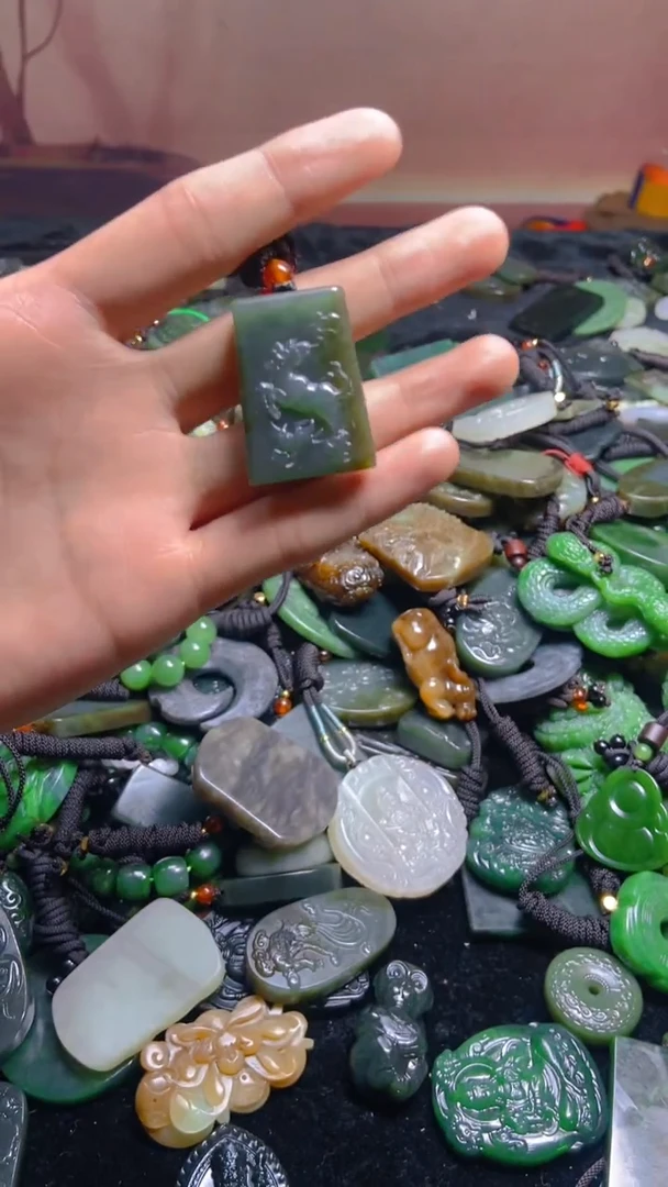 颈饰未镶嵌和田玉1