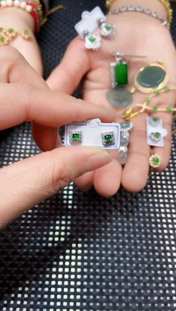 【闪购商品】翡翠耳饰未镶嵌11111111111