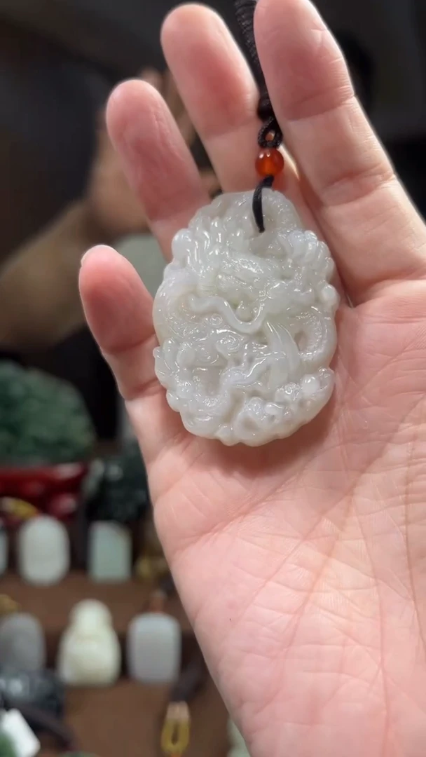 颈饰未镶嵌和田玉··