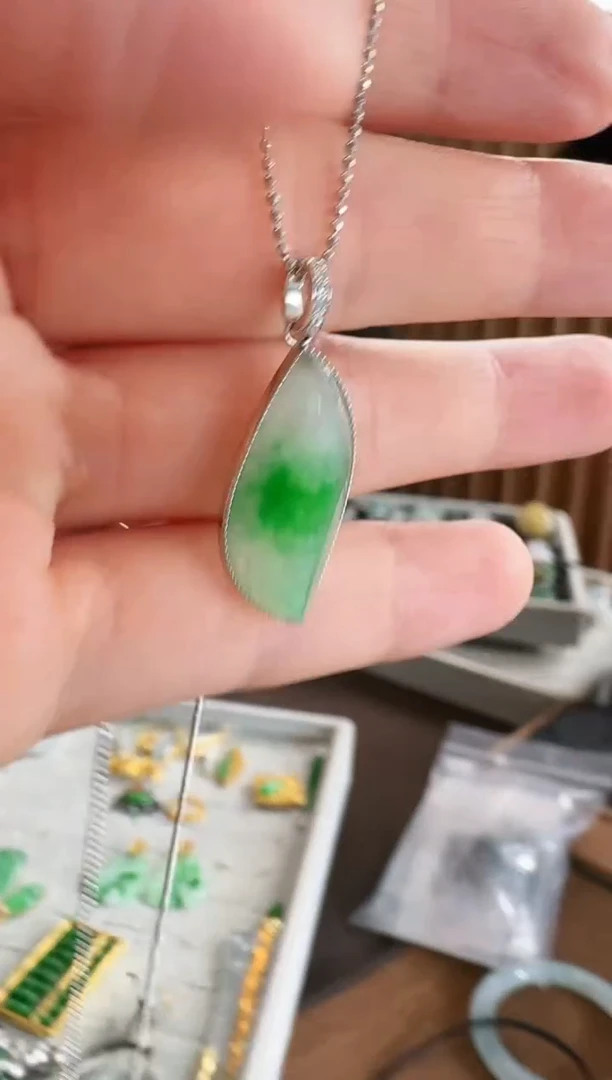 翡翠18K金镶嵌吊坠(不含链)吊坠