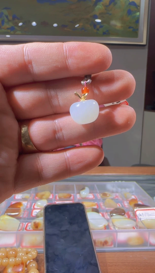 未镶嵌和田玉挂件c****.和田玉苹果